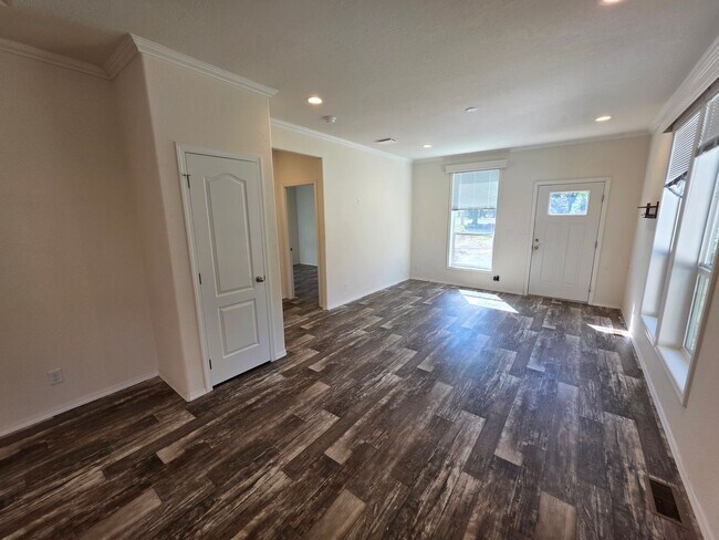 Foto del edificio - 45135 McKenzie Hwy