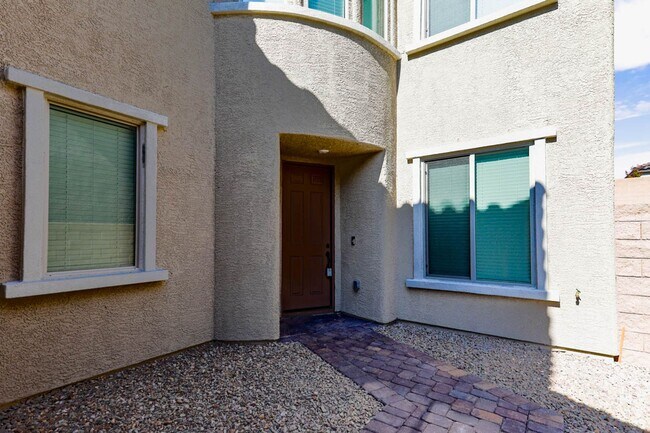 Building Photo - Northwest 5 Bedroom, 4.5 Bath Home With Be...