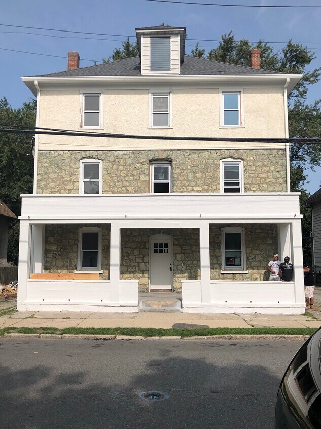 Foto principal - 14 Touraine Ave