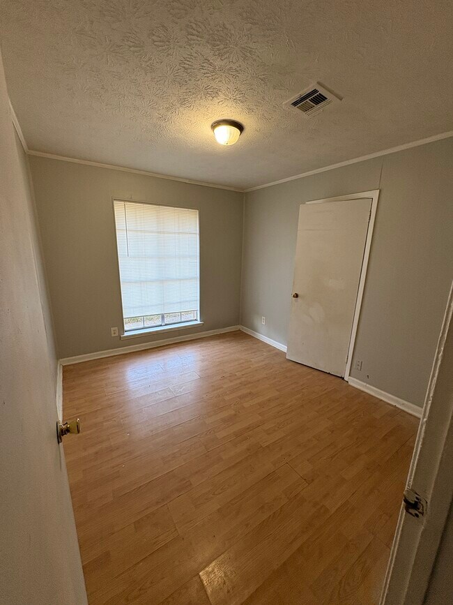 Foto del edificio - 1542 Midway St