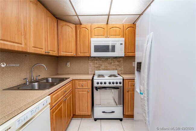 Foto del edificio - 6930 NW 186th St