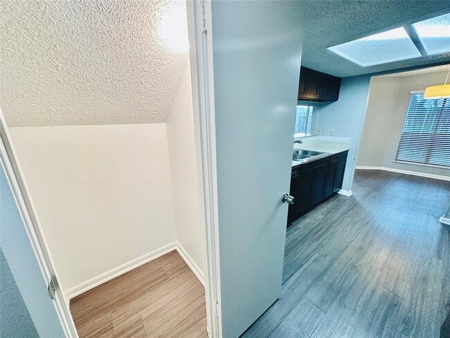 Foto del edificio - 2612 Gwendolyn Ln