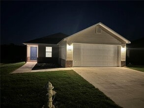 Building Photo - 801 S Katlyn Dr