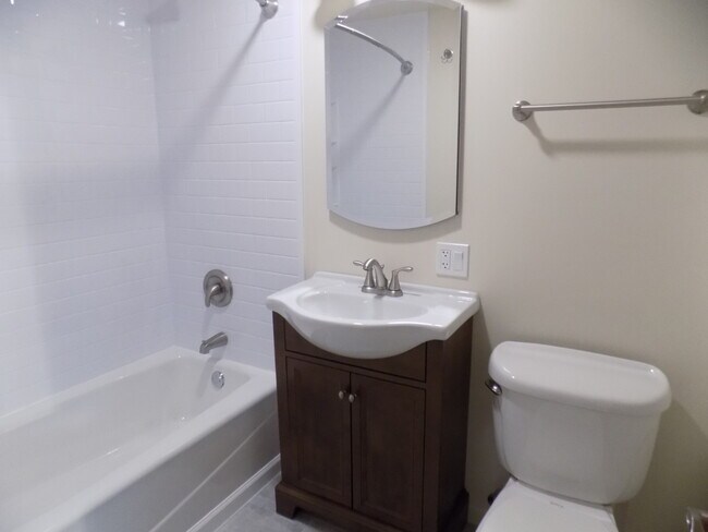 Building Photo - 519 Hyacinth Pl