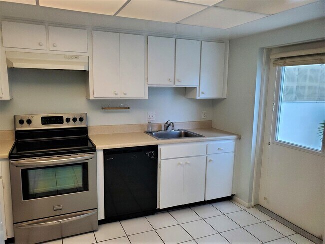 Building Photo - 555 S Gulfstream Ave