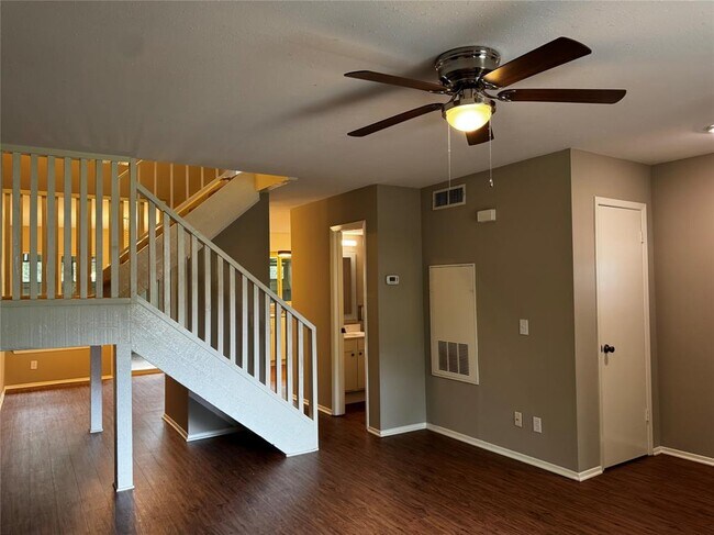 Foto del edificio - 5121 Fort Clark Dr