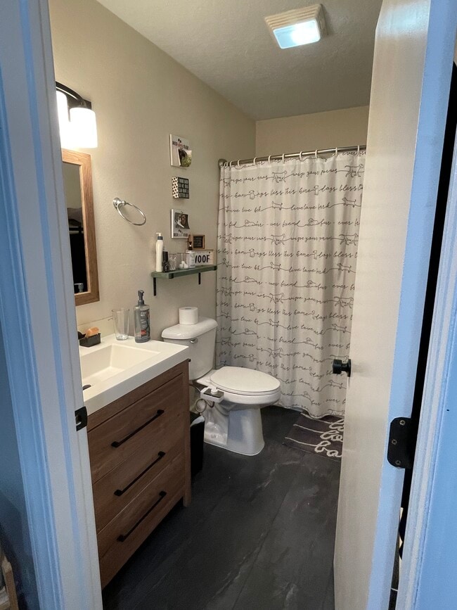 Building Photo - 13565 140th Ave