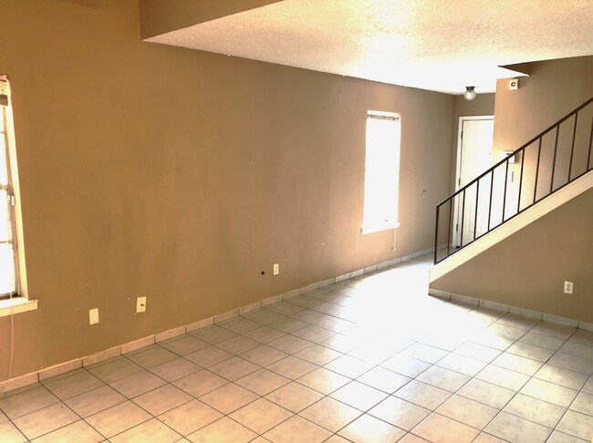 Foto del edificio - AVAILABLE NOW!