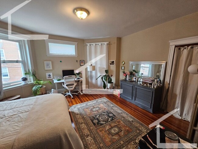 Building Photo - REALLY NICE 5 bed in Coolidge Corner....