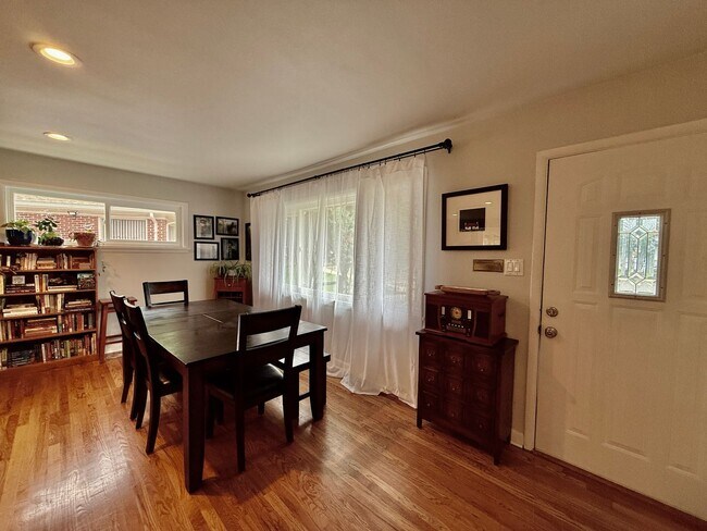 Foto del edificio - Charming Updated 3-Bedroom Home in Pleasant Valley