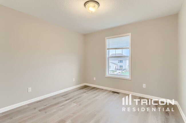 Foto del edificio - 12085 78th St NE