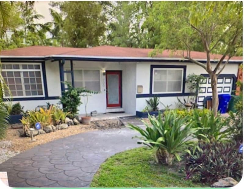 Photo - 900 NE 85th St (Miami, FL)