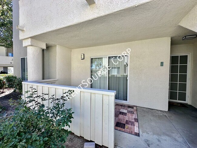 Building Photo - Upgraded 2 Bedroom Condo in Newhall!