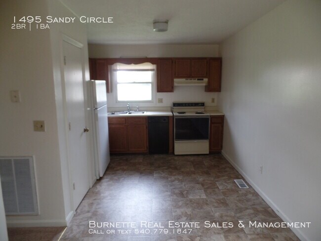 Building Photo - 1495 Sandy Cir