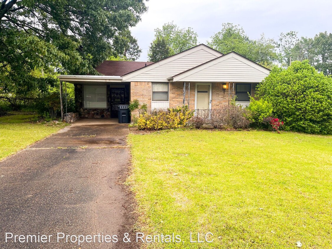 Primary Photo - 3 br, 1 bath House - 732 Crest Dr