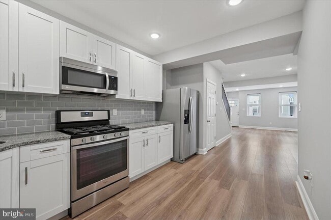 Building Photo - 447 Durfor St
