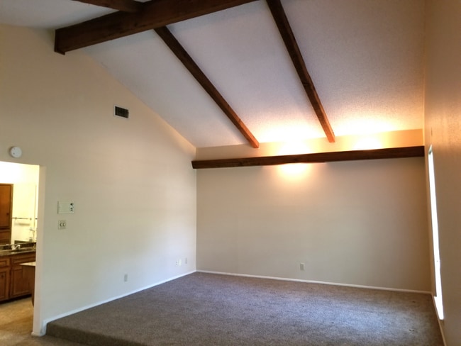 Foto del edificio - 8311 Watch Tower St