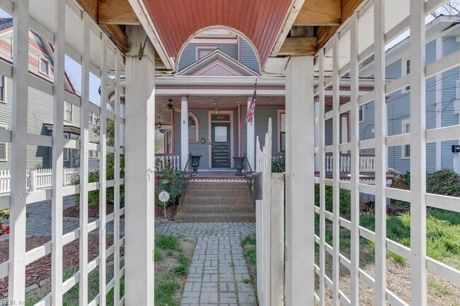 Building Photo - 1051 Naval Ave