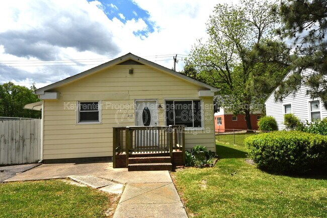 Foto del edificio - 213 Bassett Ave