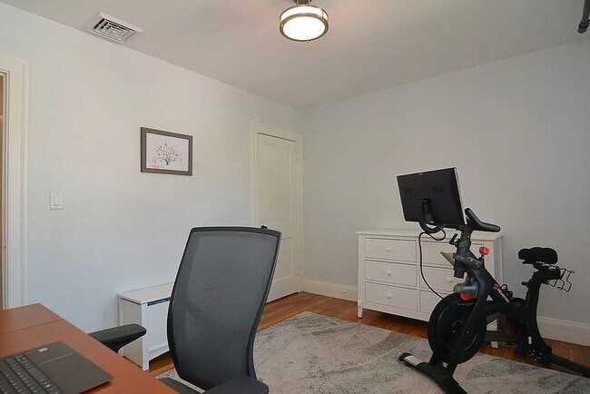 Building Photo - 142 Trapelo Rd