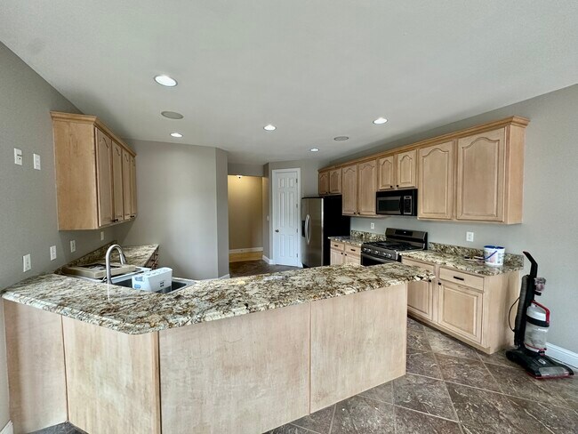 Building Photo - 9032 Spy Glass Pl Dr