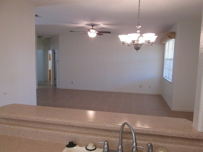 Building Photo - 104 Summer Loop
