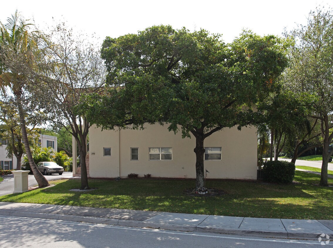Building Photo - 398 W Camino Real