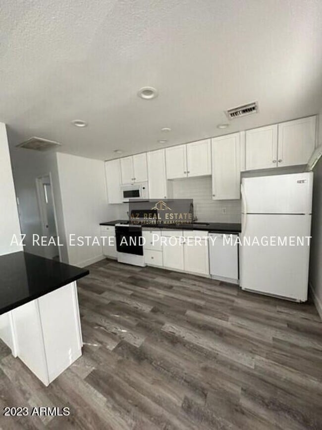 Photo - 3417 E Windsor Ave Apartment