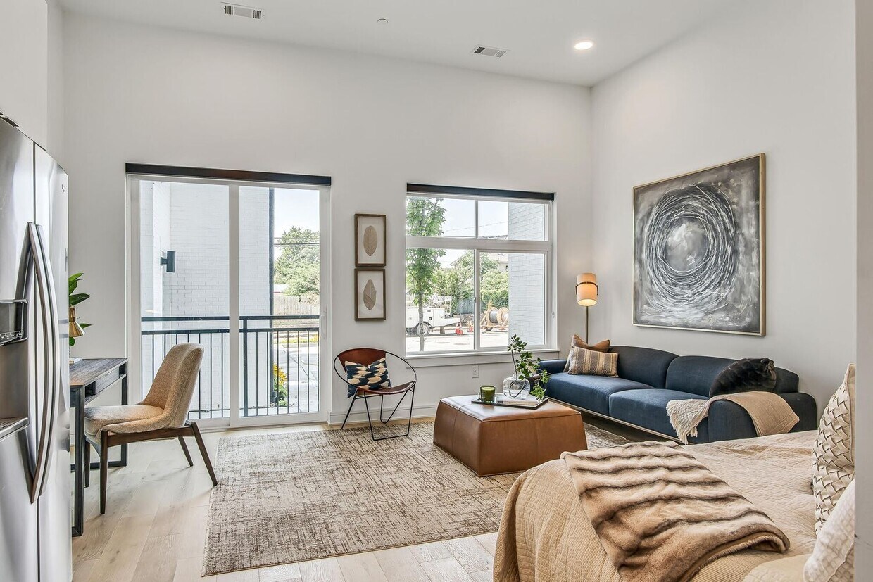 Large studio w/tons of light - 1125 10th Ave N