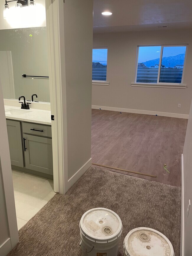 Foto del edificio - 176 W Hayata Ln