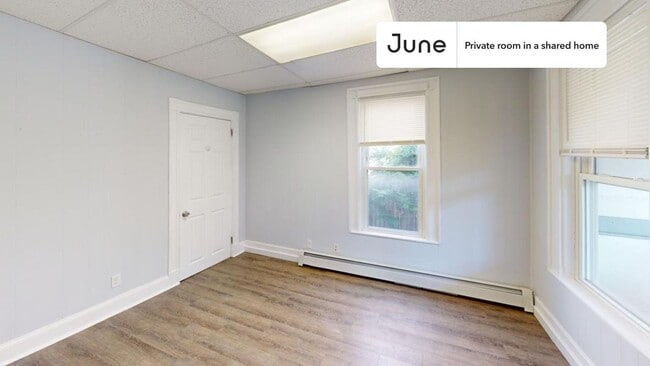 Building Photo - Room in Shared 3 bed/1 bath home