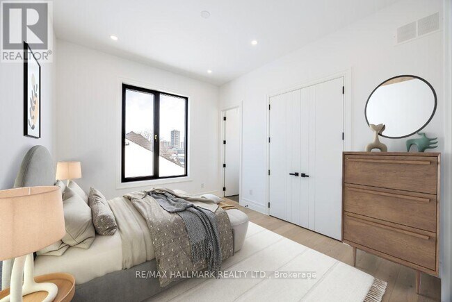 Photo du bâtiment - 230 Townsgate Dr