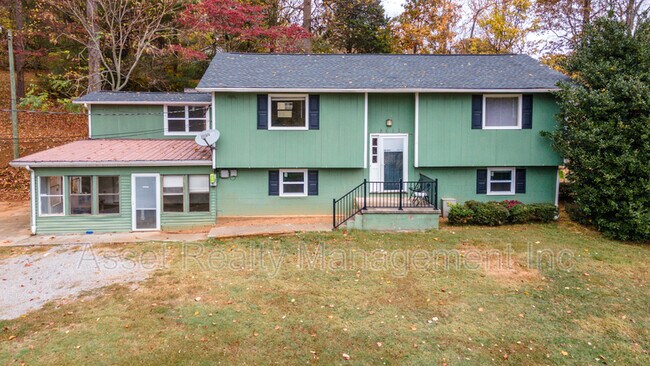 Building Photo - 8611 Foust Hollow Rd