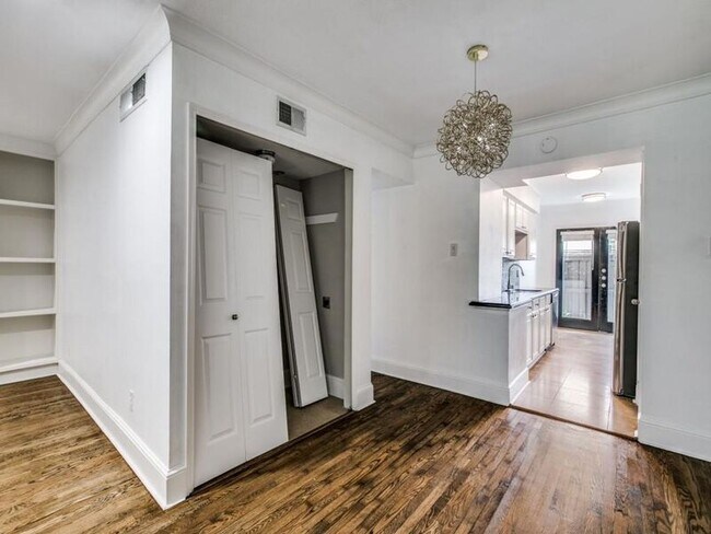 Foto del edificio - 7734 Meadow Rd