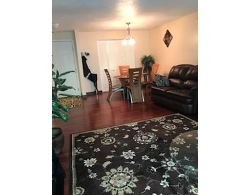 Foto del edificio - 9 Shadowbrook Ln