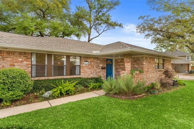 Building Photo - 8734 Fairbend St