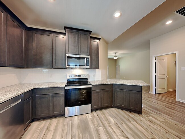 Foto del edificio - 353 Lowery Oaks Trl