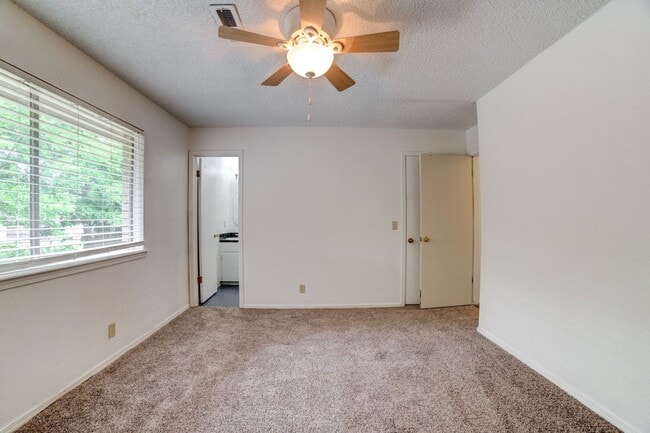 Building Photo - 4 Bed | 2 Bath | Broken Arrow | October