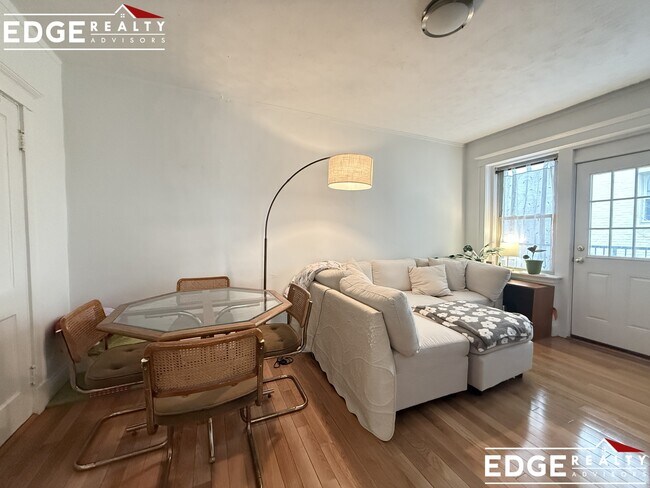 Foto del edificio - 130 Brainerd Rd