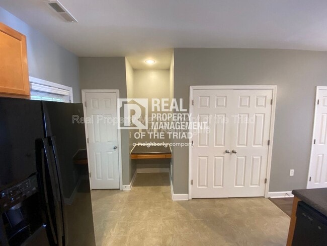Building Photo - 101 Humberside Dr