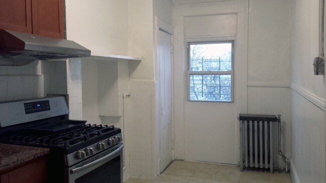 Building Photo - 733 43rd St