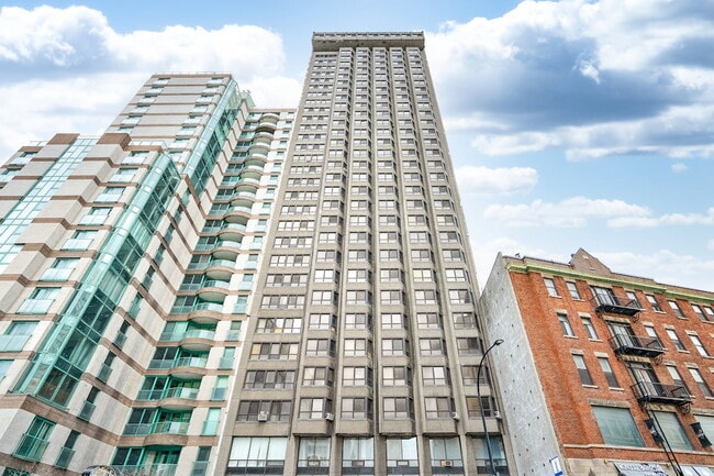 Photo du bâtiment - The 2250 Guy Apartments