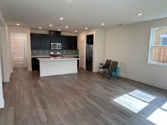 Foto del edificio - Beautiful 4 Bedroom / 3 Bath River Islands...