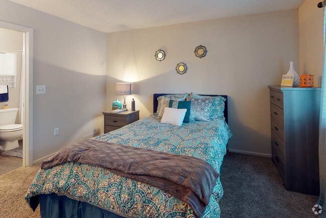 2BR, 2BA - 900 SF - Plantation Flats Apartment Homes