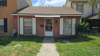 Building Photo - 633 W Oak Terrace Dr