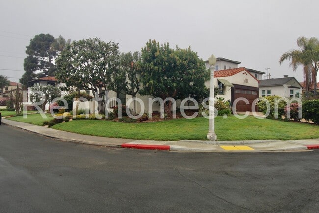 Building Photo - 2244 Plum St