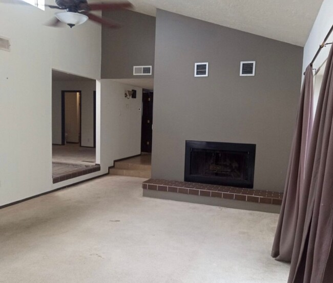 Foto del edificio - Cozy 2Bdr 2 Bath condo near sandia high sc...