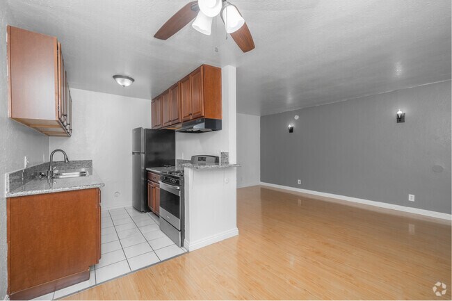 1 habitación, 1 baño - 675 pies cuadrados - Sala de estar - 1216 N Las Palmas Ave