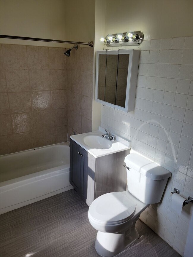 Building Photo - Glacier Valley Duplex