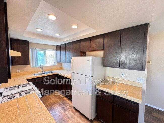 Building Photo - 1006 Santa Fe Dr